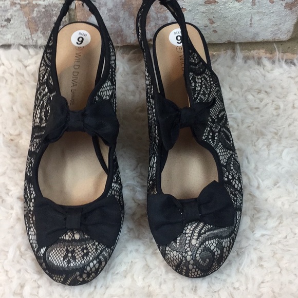 NWOT  Black Lace Heels - Picture 1 of 4